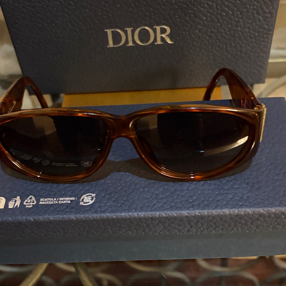Dior Tortoise Shell Sunglasses - Picture 4 of 4